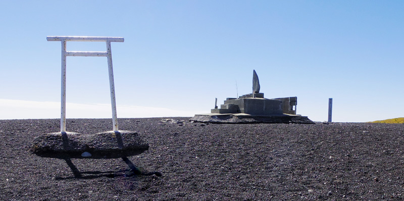 ��c�ˉ��˒���̐Δ� 