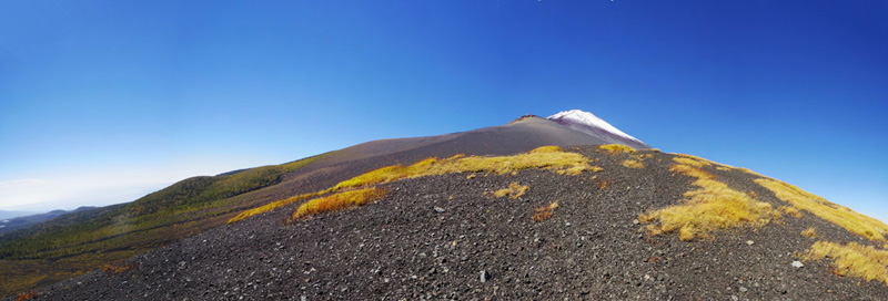 ��c�ˏ�ˎR���t�߂���̕�i�R�ƕx�m�R