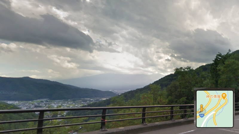 図４６　御坂トンネルから出たところにある展望台からの富士山