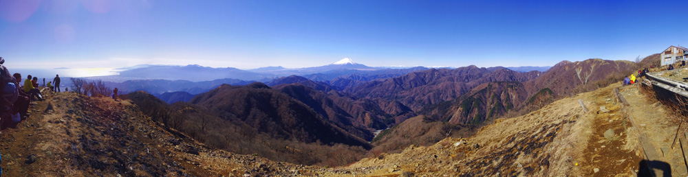 塔ノ岳山頂からの富士山のいる大展望