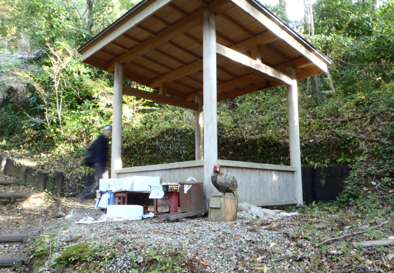 634m地点から降りたところに東屋があります