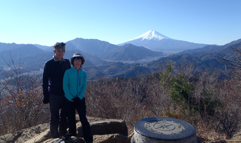 ����R�R���̕��ʔՂ̉��ŋL�O�B�e