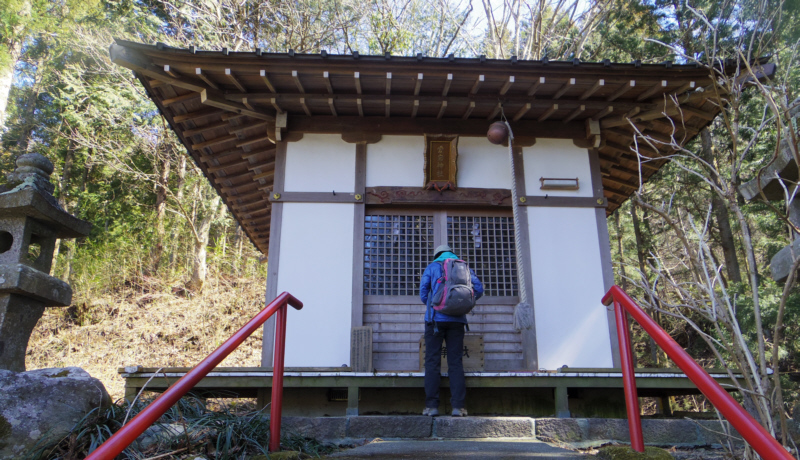 �����_��