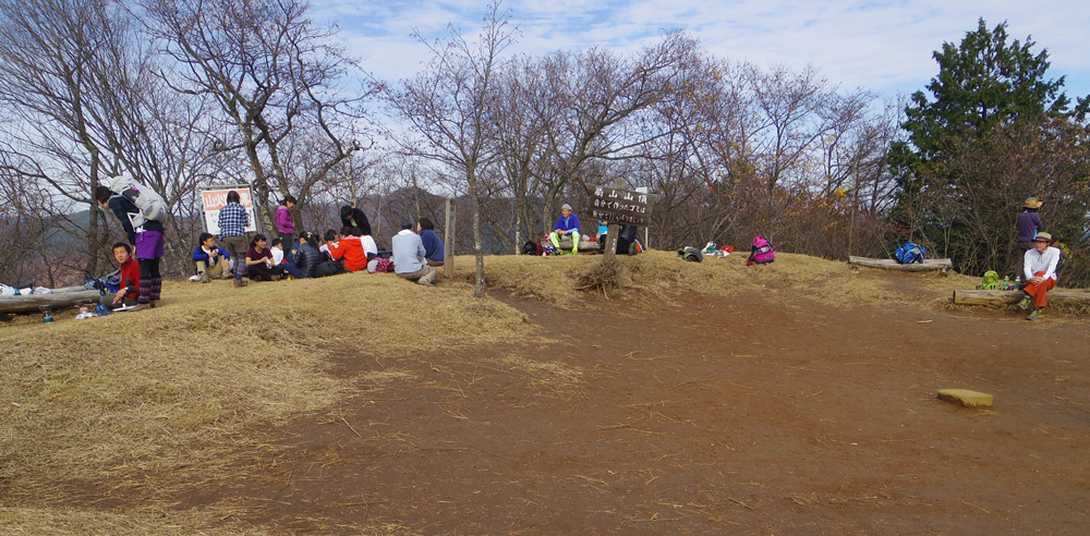 出発前の山頂広場