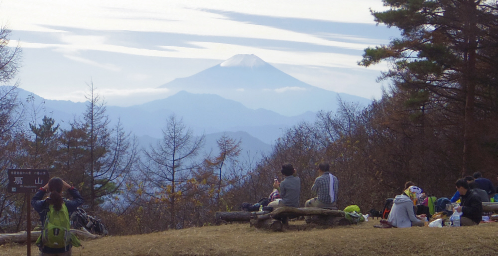 富士山の下に倉見山