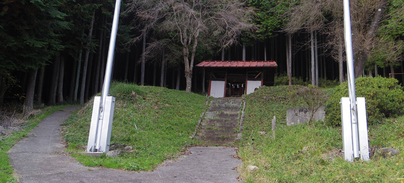 祠に着きました。