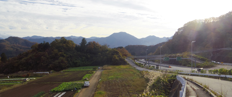 談合坂横の中央高速道路を渡りました