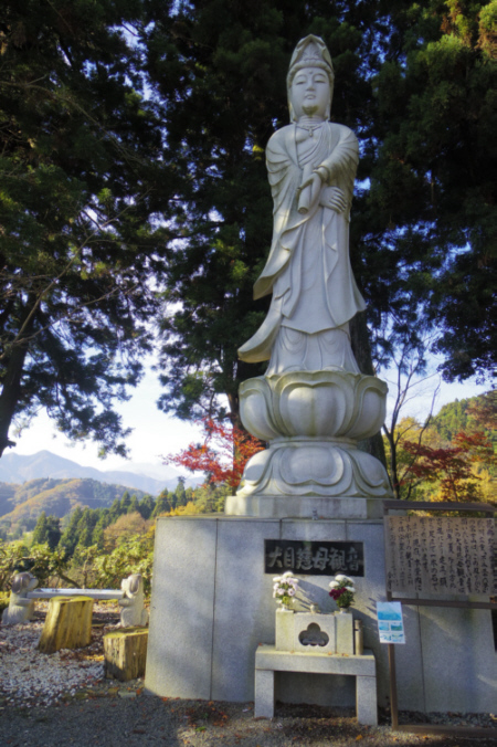 宝勝寺境内の慈母観音