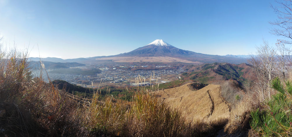 高座山山頂近くから富士山