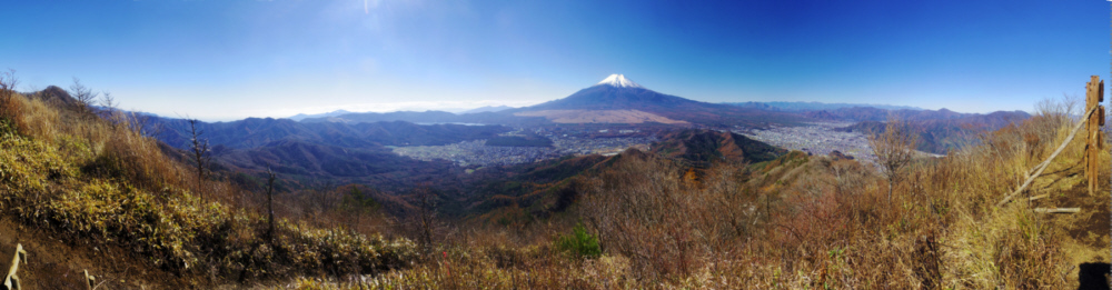 杓子山山頂から　富士山がいる大展望