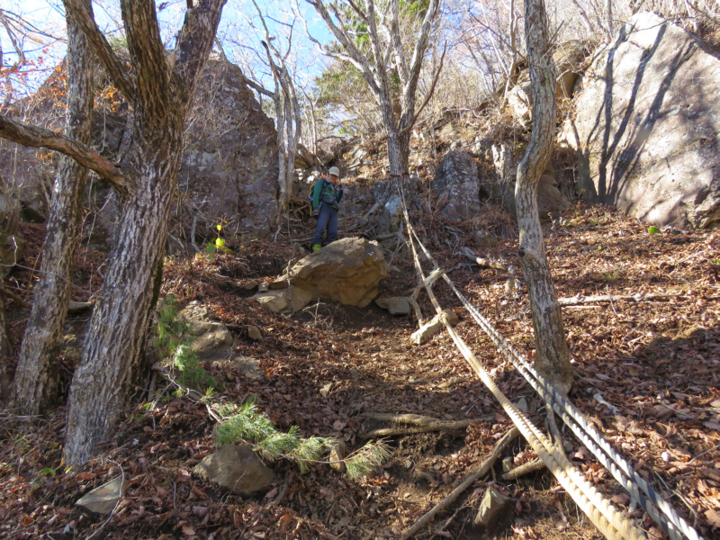 ロープが必要な急坂