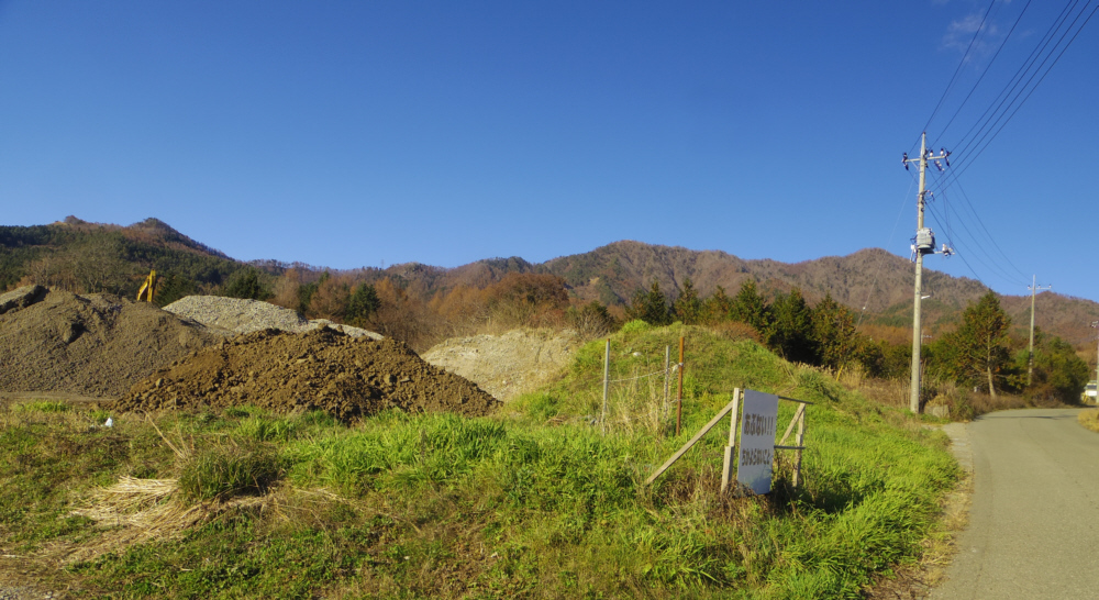 左に高座山、右に杓子山よ子ノ神