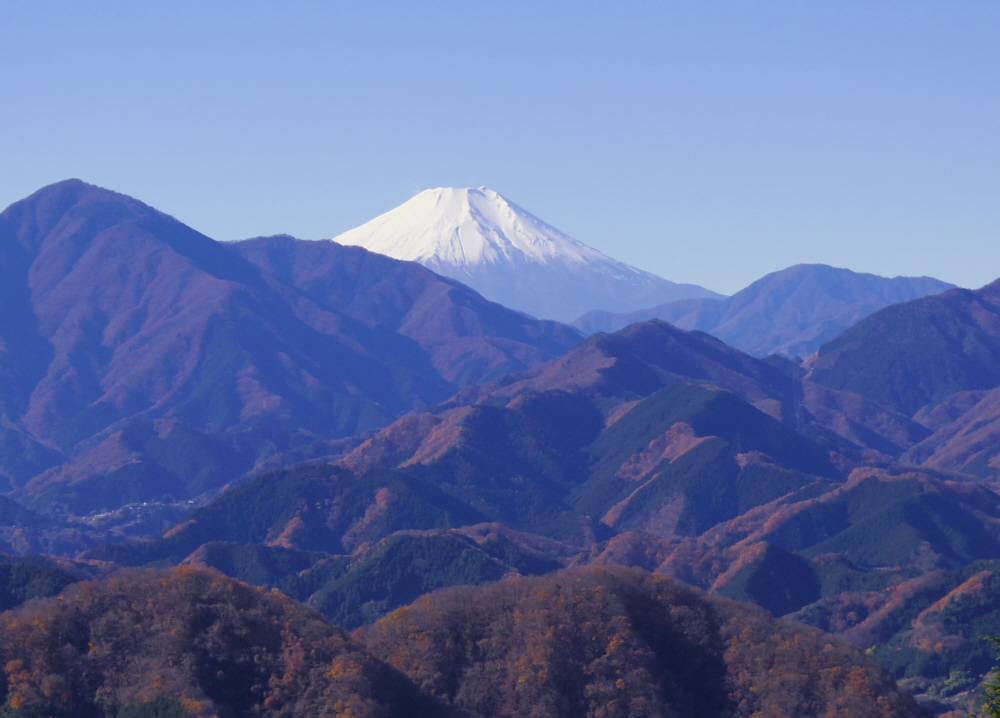 �ΘV�R����̕x�m�R�́A�厺�R�A�������R�A�䐳�̎R�A���M�`���A�΍��R�ő���ꂽ���̓I�ŁA�����ȑ���ɒ������Ă��܂��B