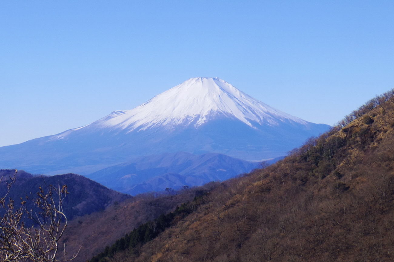 ���m�x�ԗ��R���ւ����u�V��ւ̊K�i�v������̕x�m�R