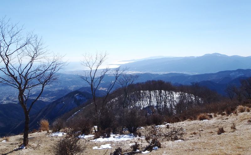 �犄�R������̍L��ɍs���A�����̎R�Əx�͘p