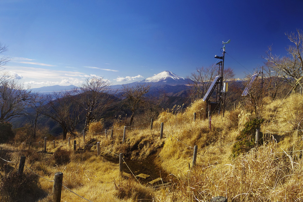 �犄�R���̑O�̓o�R������̕x�m�R