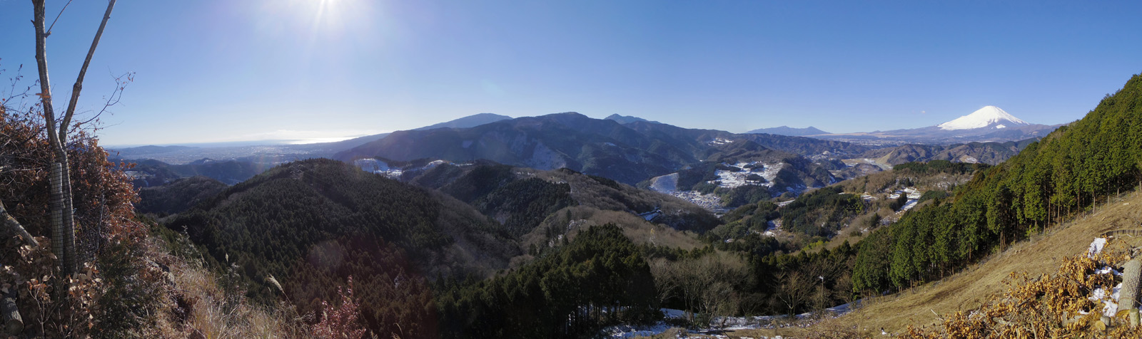 ���R�����A�V�J�~�߂̍���12���̂Ƃ��납��̕x�m�R�ƈ���R�Ɣ����̎R�Ƒ��͘p