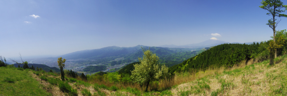 富士山、愛鷹山、箱根山、相模湾の丹沢山地から眺める富士山の典型的な景観