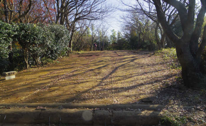 広場が有ります。峠の茶屋跡か。