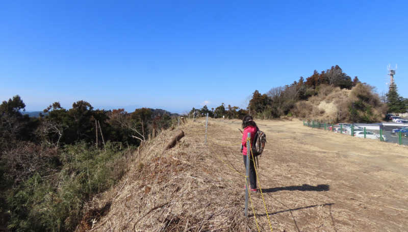 天園ハイキングコースの大平山下の広場