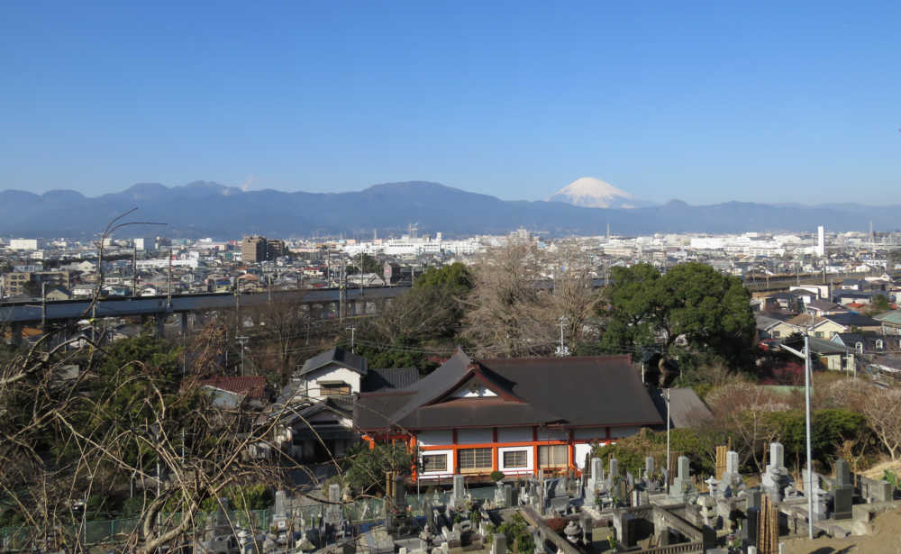 曽我山の安楽院裏手の農道からの富士山