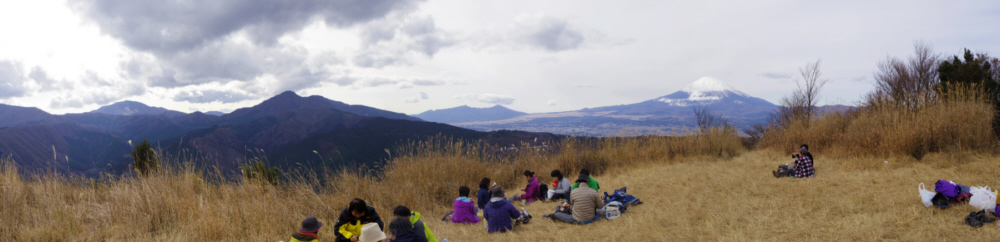 矢倉岳山頂からの富士山。箱根の山も入れて。