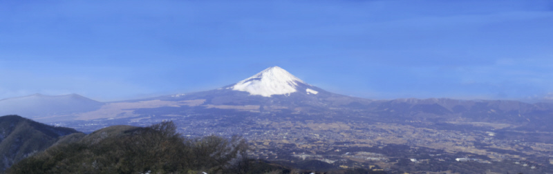 金時山山頂と足柄方面中腹からの二つの富士山を合成した富士山