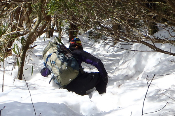 雪の中で登る