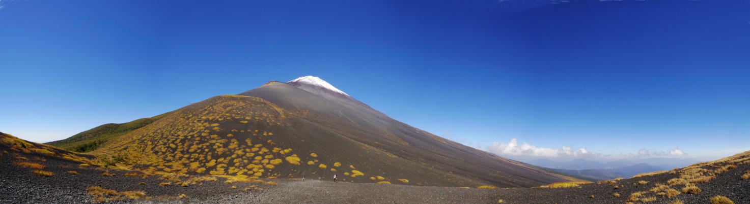 ��c�ˉ��˂̎R���t�߂���̓�c�ˏ�˂ƕ�i�R�ƕx�m�R