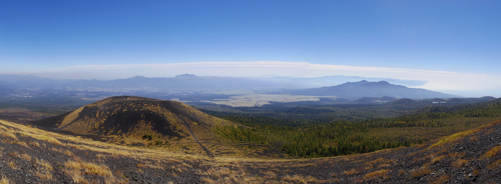 ���ˌ���̔����̎R�Ȃ�