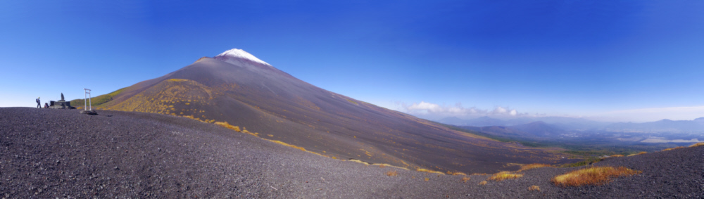 ���ˎR���̒[�̂ق������ˁA��i�R�A�x�m�R