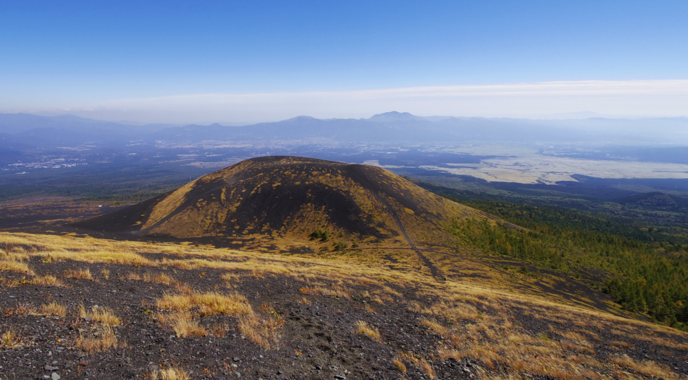 ���ˌ���̔����̎R�Ȃ�