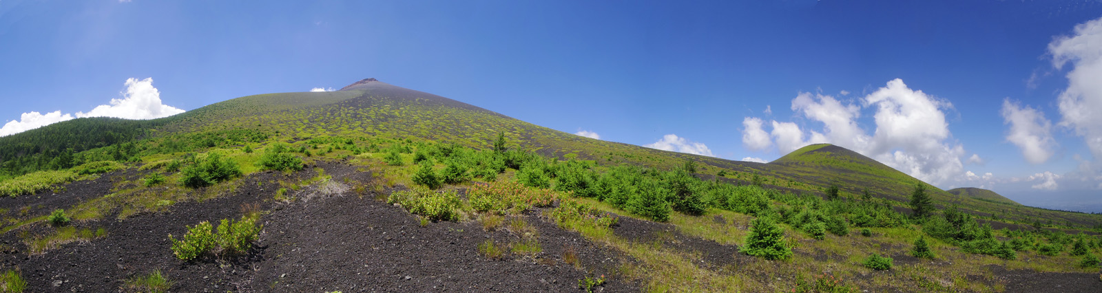 �O�ҕt�߂���̕�i�R�Ɠ�c��