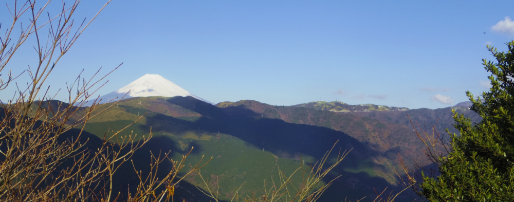 岩戸山山頂手前の鉄塔からの富士山