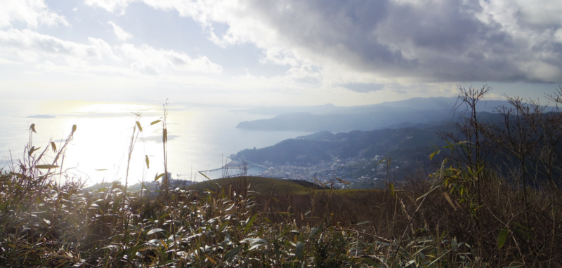 <font size="+0">岩戸山山頂から相模湾