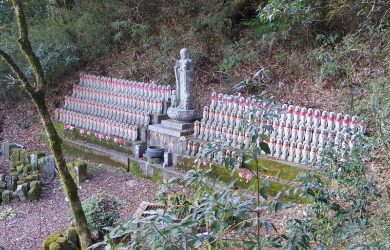 日金山東光寺の水子供養の地蔵菩薩