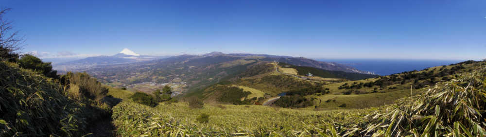 富士山と箱根山と相模湾