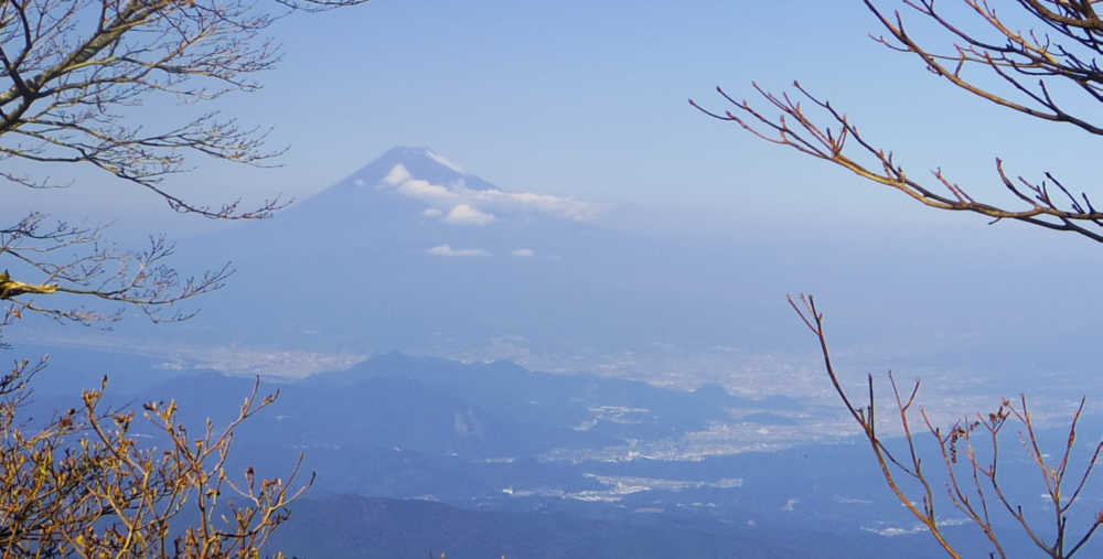 万三郎岳山頂広場からの富士山