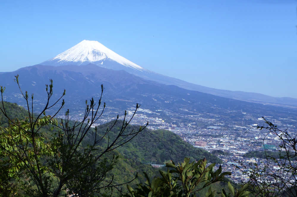 多比口峠から少し進んだところからの富士山