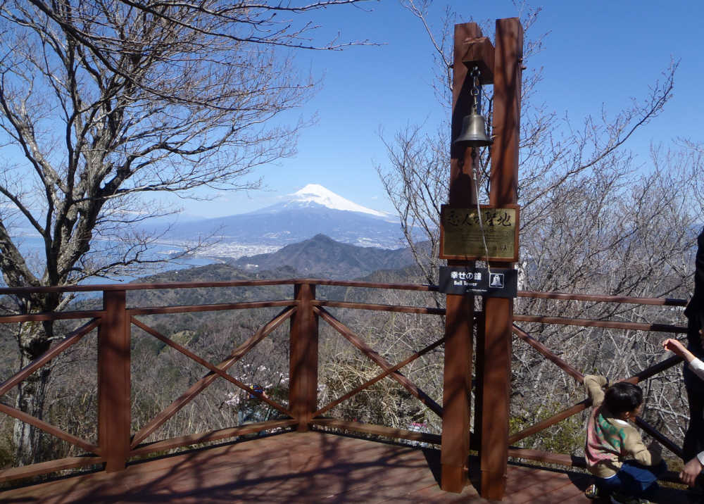 「恋人の聖地」で幸せの鐘