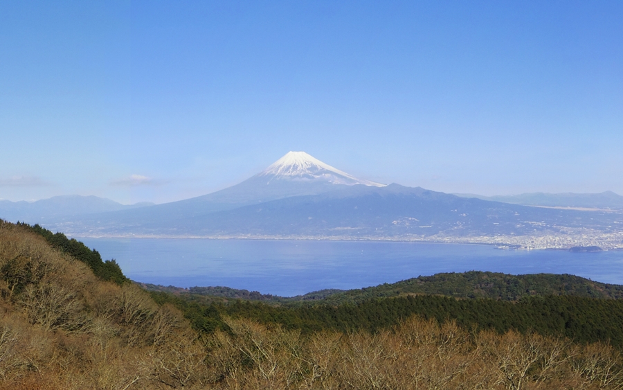 だるま山高原展望台からの富士山と愛鷹山と駿河湾　額縁用。