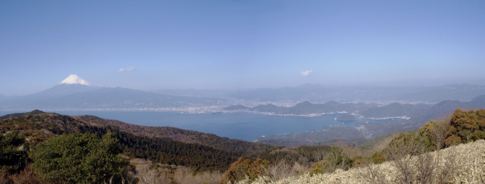 金冠山からの富士山と愛鷹山と駿河湾