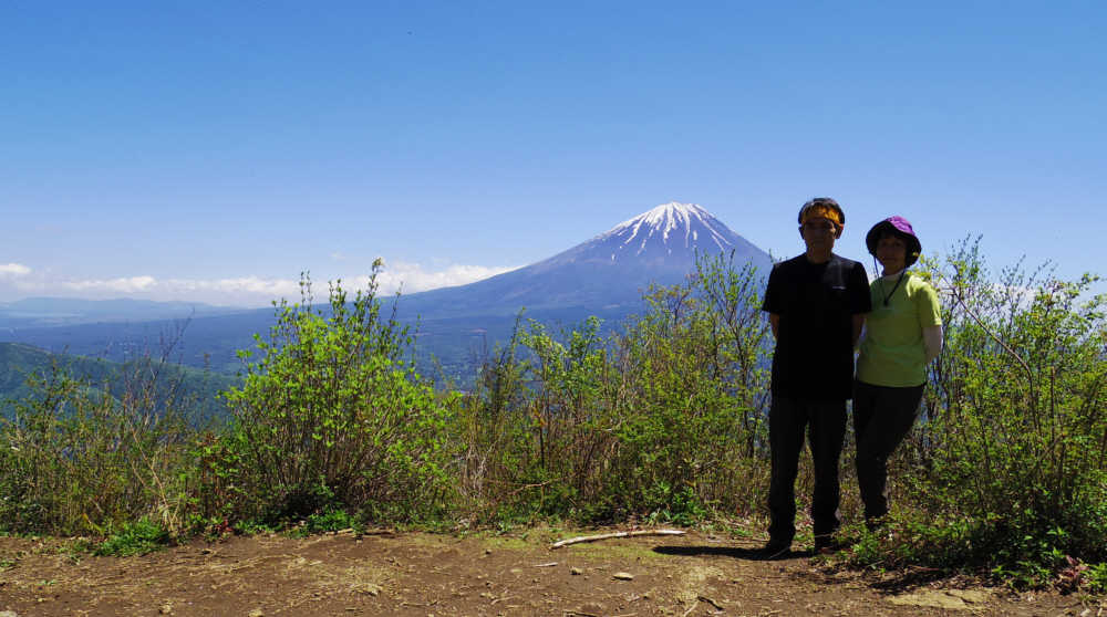 王岳山頂で記念撮影